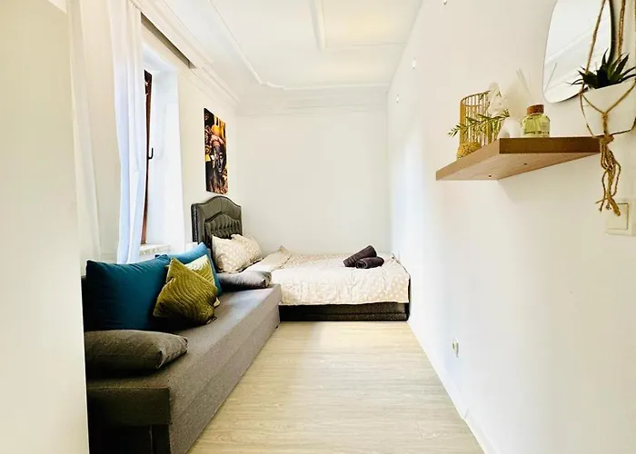 Very Spacious Apartment For Up To 7P With Great Location