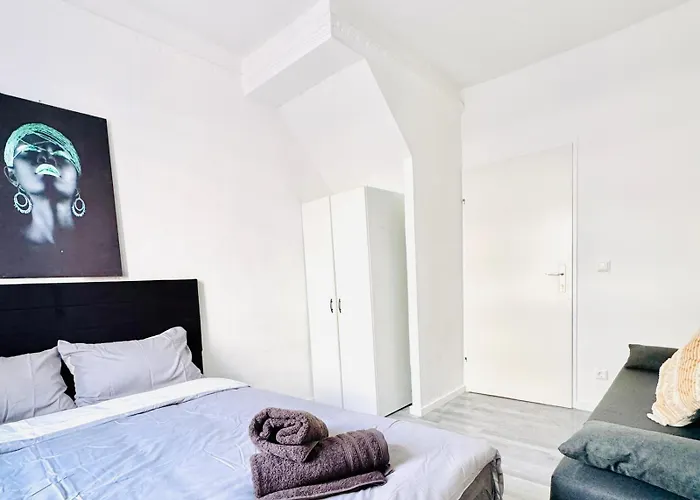 Very Spacious Apartment For Up To 7P With Great Location